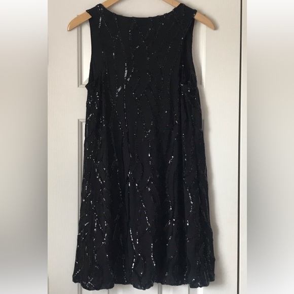 Caramela  Medium Black V-Neck Sleeveless Cocktail Mini with Pattered Sequins - Picture 9 of 16